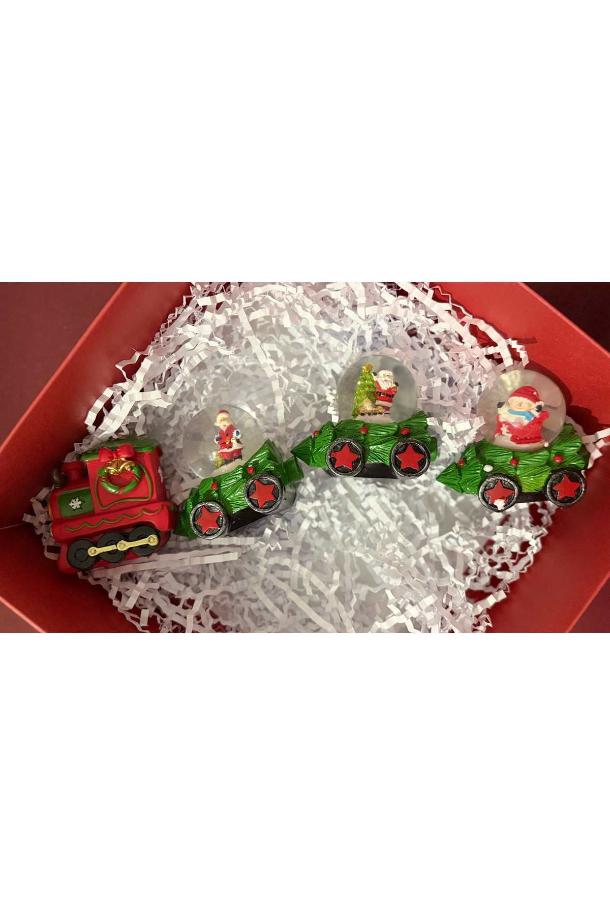 Yılbaşı Kar Küresi Tren Dekoru – 3 Vagonlu Sallandığında Kar Yağan Yılbaşı Masa Süsü 7×6 cm