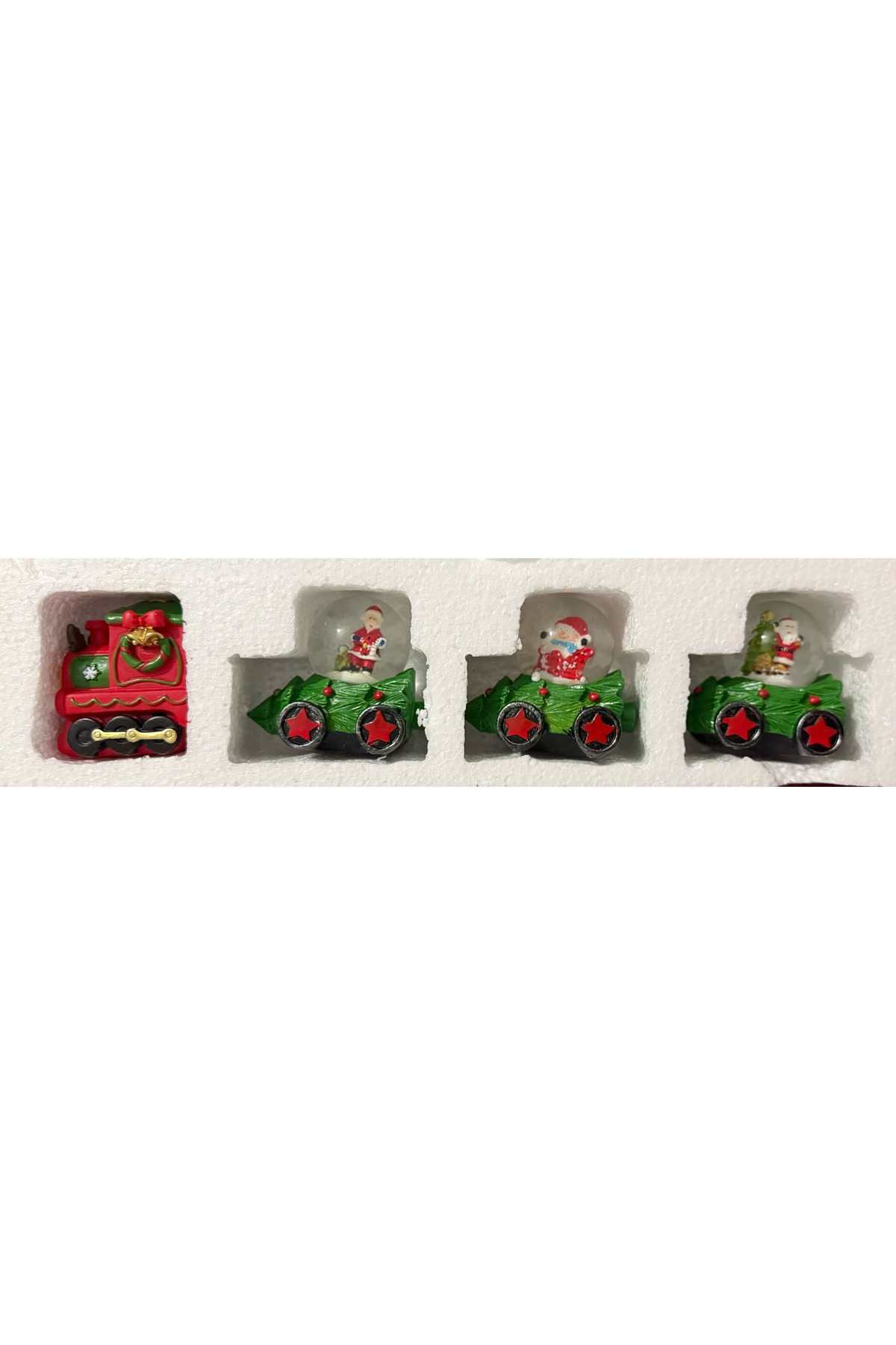 Yılbaşı Kar Küresi Tren Dekoru – 3 Vagonlu Sallandığında Kar Yağan Yılbaşı Masa Süsü 7×6 cm 3